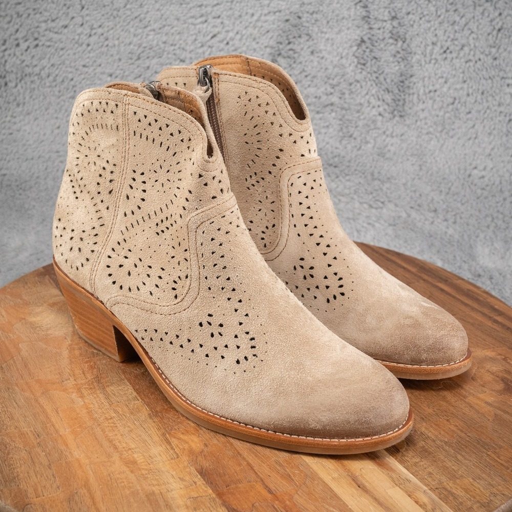 Söfft Women's Alexia Laser-cut Italian Suede Fashion Boot Sand Size 7.5 $175‎